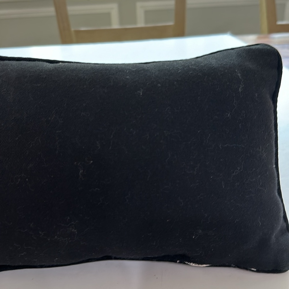 Accent pillow - Picture 3 of 3